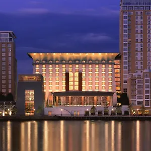 Canary Riverside Plaza Hotell